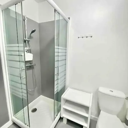 Appart-studio Classe 2 Etoiles Climatise Avec Parking Prive *