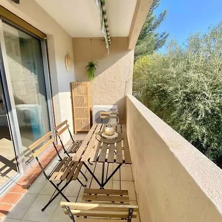 Appart-studio Classe 2 Etoiles Climatise Avec Parking Prive Fréjus