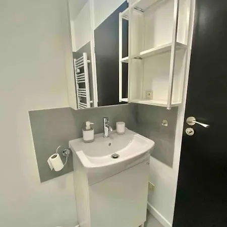 Appart-studio Classe 2 Etoiles Climatise Avec Parking Prive Lejlighed Fréjus