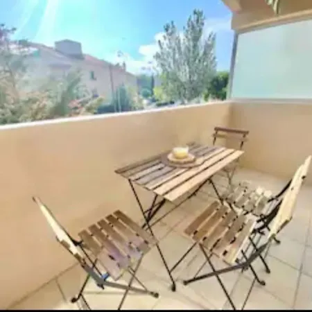 Appart-studio Classe 2 Etoiles Climatise Avec Parking Prive Fréjus